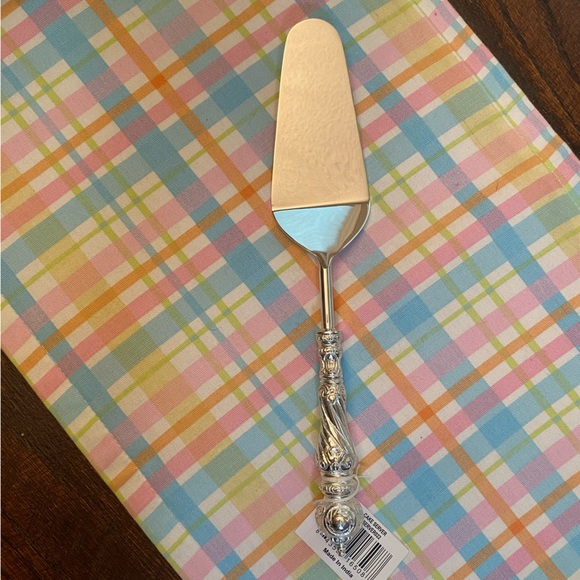 Silver Cake Server, Stainless Steel Embossed Wedding Cake Server, Artistic Home - Picture 13 of 16